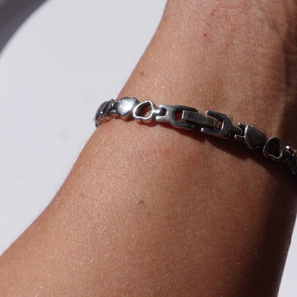 Women`s silver tone heart stainless steel bracelet - Picture 5 of 5